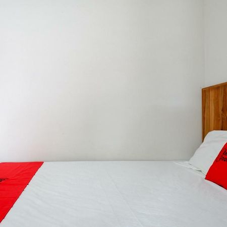 Reddoorz Plus Syariah Near Stasiun Tegal 2 Exteriör bild