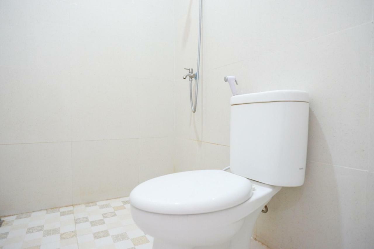 Reddoorz Plus Syariah Near Stasiun Tegal 2 Exteriör bild