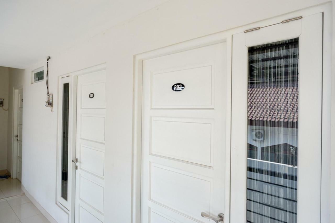Reddoorz Plus Syariah Near Stasiun Tegal 2 Exteriör bild